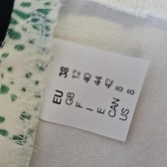 Robell women's stretch summer print ankle pants. Size 8. Green and white. - Picture 4 of 9